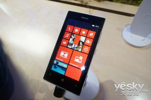 4Ӣ˫WP8 ŵLumia 520ֳ